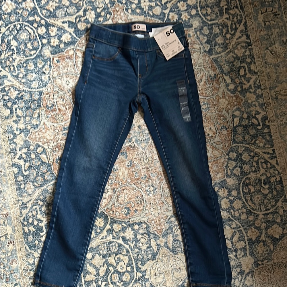 SO mid rise pull on jeggings. Size 8